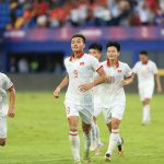 Thắng nhàn Singapore, U22 Việt Nam vươn lên dẫn đầu bảng B