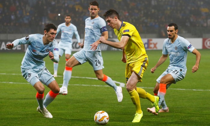 Thắng nhọc, CĐV Chelsea gọi cặp đôi đá chính là “bi kịch”