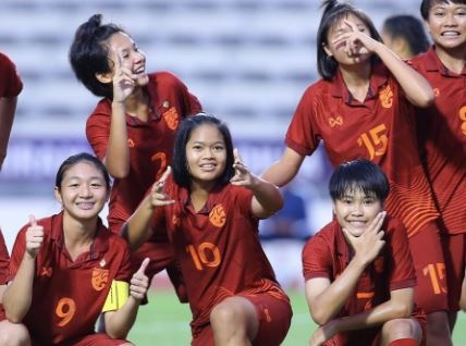 Thủ môn mắc lỗi hài hước trong trận thắng của tuyển nữ Thái Lan