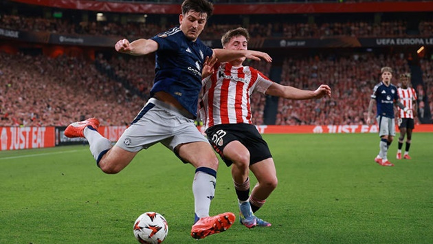 Tỏa sáng ở Europa League, Harry Maguire được gọi là ‘tấm gương về nghị lực’