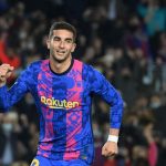 Torres gây chú ý vì xuất hiện trong diện mạo kỳ lạ