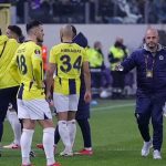 Trận đấu của Mourinho bị gián đoạn 15 phút vì bạo loạn trên khán đài