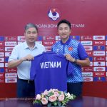 Trợ lý HLV Kim Sang-sik kinh ngạc trước sức mạnh của bóng đá Việt Nam