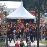 Trước lễ bế mạc SEA Games 29: Dòng người từ mọi ngả tập kết về Bukit Jalil