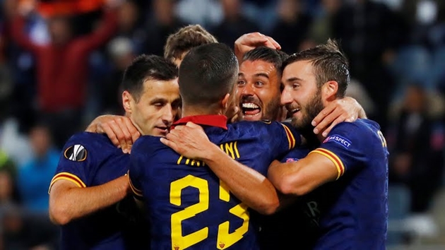 Tung 19 cú sút, AS Roma vẫn “sa lầy” trên đất Áo