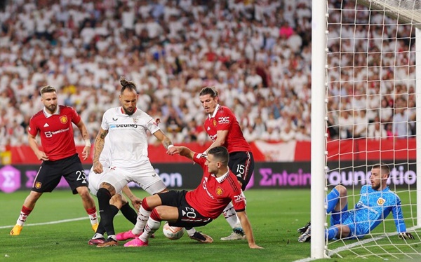 Tuyên bố phũ phàng loại bỏ những ‘ông kễnh’ MU