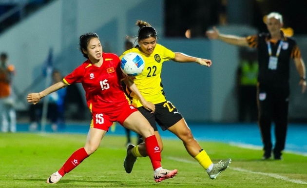 Tuyển nữ Việt Nam 7-0 Malaysia: Thúy Hằng và Steffi trao đổi thú vị
