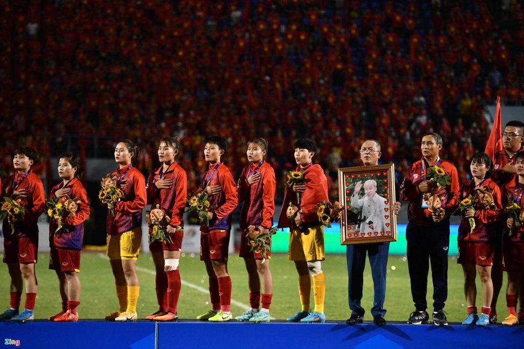 Tuyển nữ Việt Nam nhận thưởng 4,6 tỷ đồng sau khi giành HCV