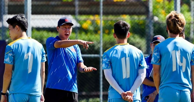 U22 Việt Nam tập luyện dưới nắng nóng chuẩn bị cho trận gặp Malaysia