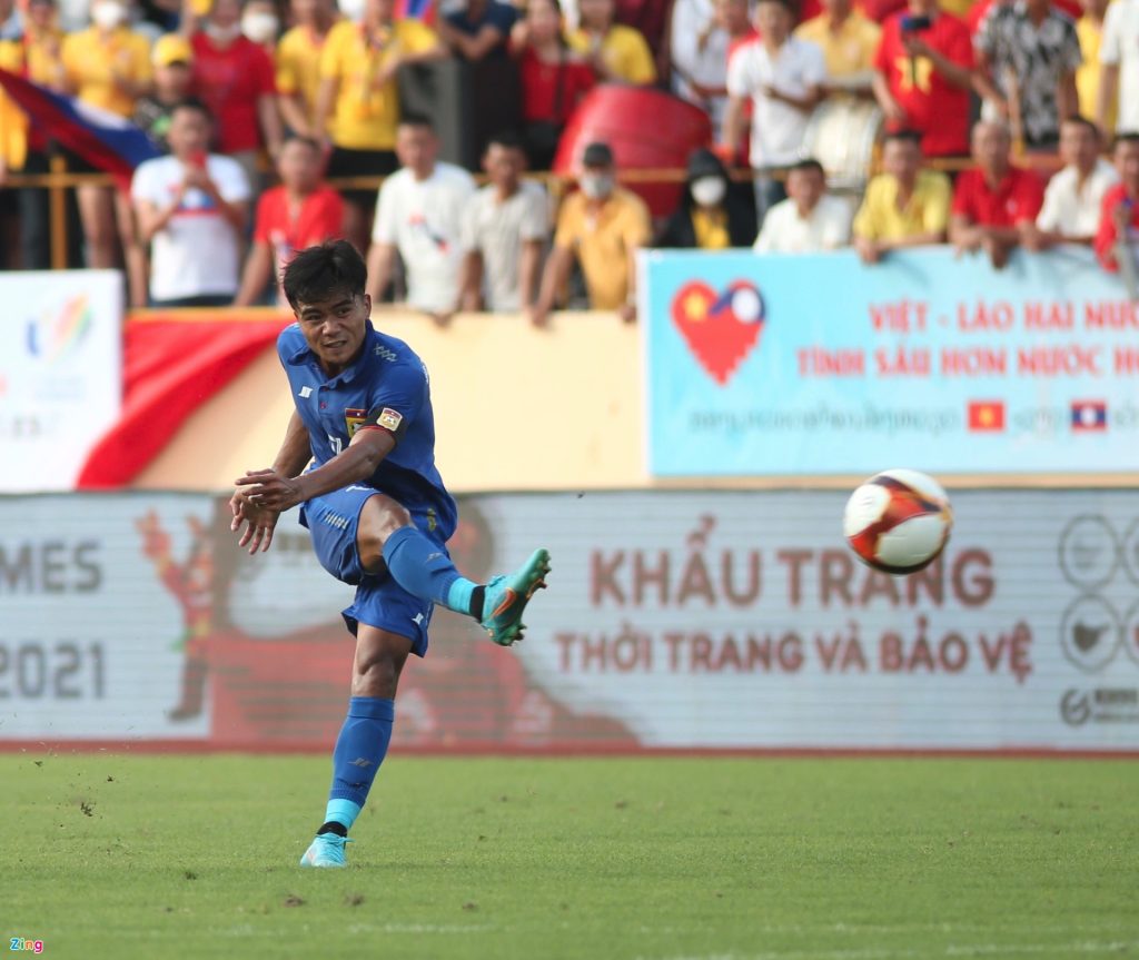 U23 Lào rơi chiến thắng trước Singapore ở phút 90+6