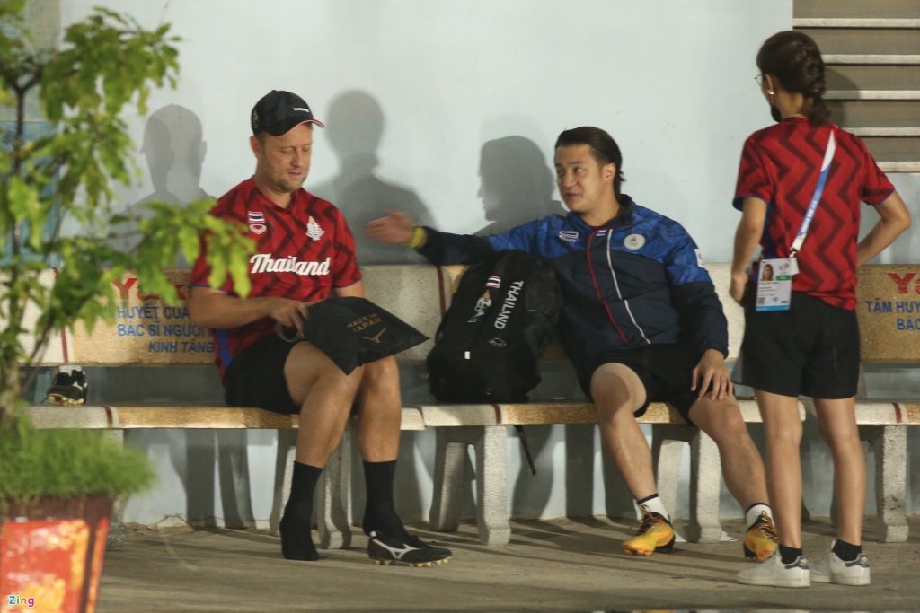 U23 Thái Lan tăng cường độ tập luyện trong mưa