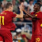 VAR lên tiếng, Mourinho níu giữ hy vọng ở Europa League