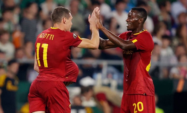 VAR lên tiếng, Mourinho níu giữ hy vọng ở Europa League