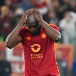 Vết gợn Lukaku trong ngày Roma vào bán kết