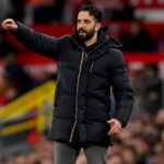 Vô địch Europa League chẳng thể giúp M.U giải quyết những rắc rối