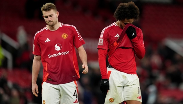 Vô địch Europa League cũng không cứu nổi MU