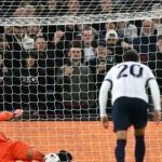 Watkins sút hỏng phạt đền, Emery và McGinn lên tiếng bảo vệ