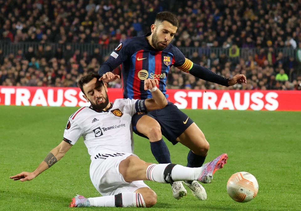 Xavi áp dụng chiến thuật mới trước MU?