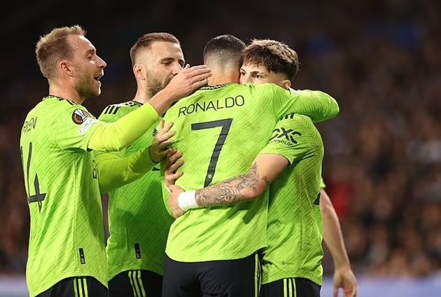 Xavi dùng 4 từ mô tả lá thăm Man Utd