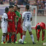 Xuân Trường nổi nóng khi Tuấn Anh bị chơi tiểu xảo