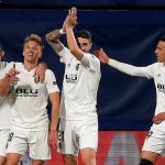 Xuyên thủng Tàu ngầm vàng, Bầy dơi đụng Pháo thủ ở bán kết