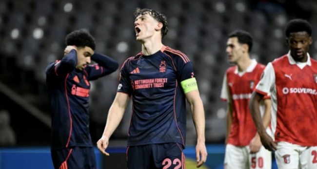 Hỏng 11m và phản lưới nhà, Nottingham thua trận thứ 2 ở Europa League