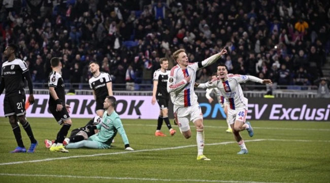 Lyon nhấn chìm PAOK, chiếm đỉnh bảng Europa League